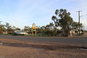 It was actually a decent motel, the Lightning Ridge Outback Resort. OK, so 